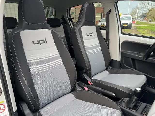 Volkswagen up! 1.0 high up! BlueMotion 2012 Benzine 8