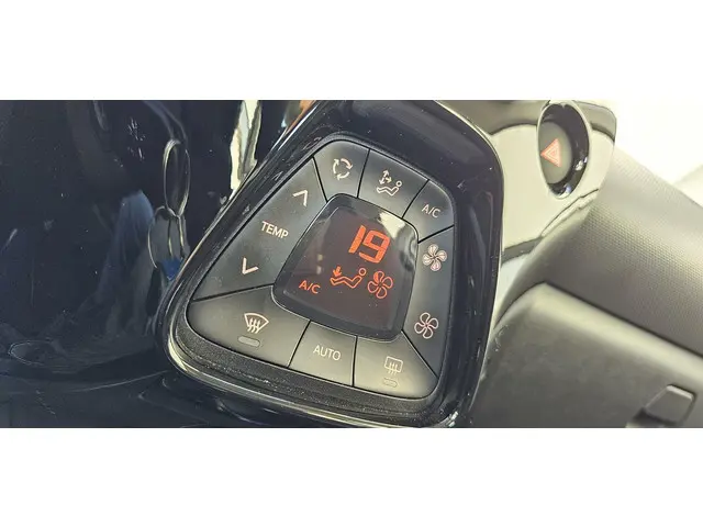 Peugeot 108 1.0 e-VTi Allure 2021 Benzine 23