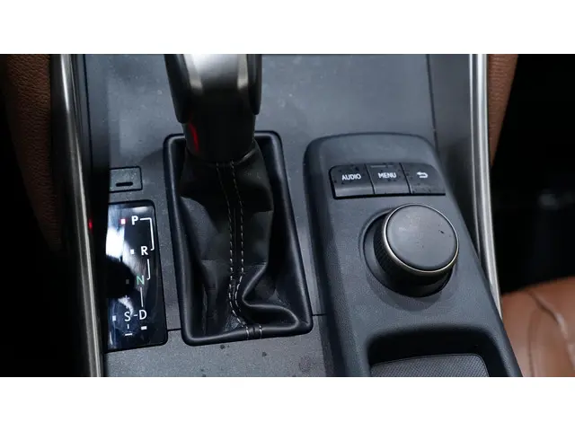 Lexus IS 300h Hybrid 2020 Hybride Benzine 29