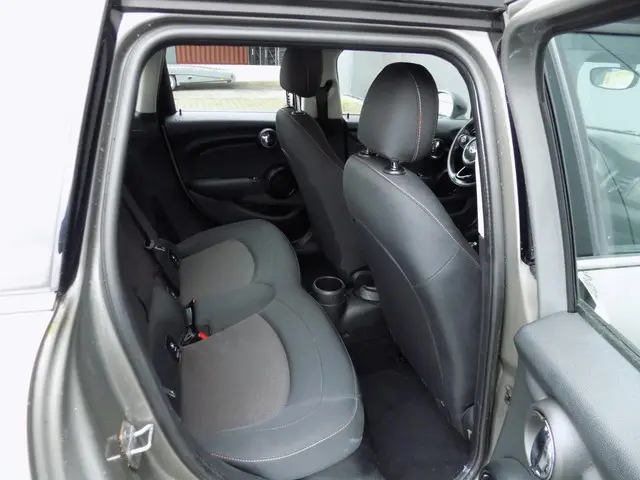 MINI Cooper Mini 1.5 Business Navi 6-Bak 2017 Benzine 16