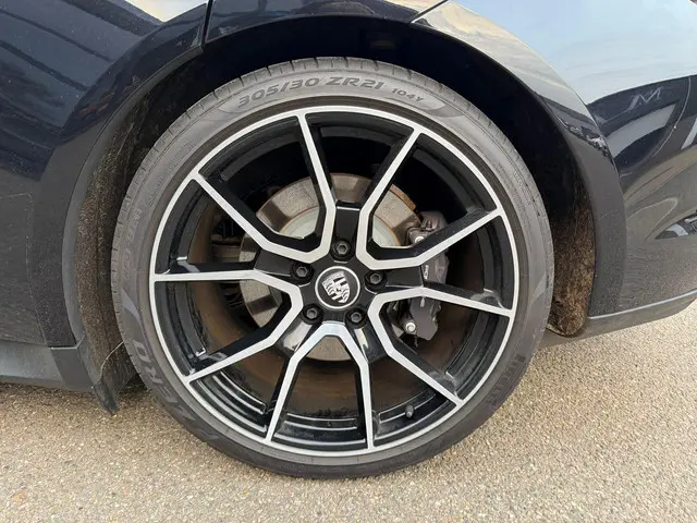 Porsche Taycan Performance 84 kWh 2023 Elektrisch 12