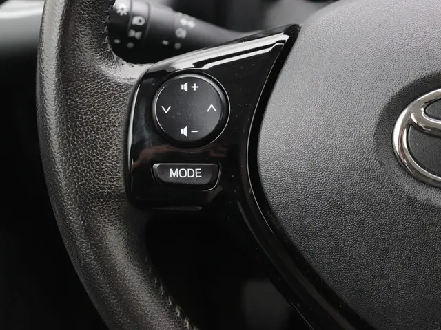 Toyota Aygo 1.0 VVT-i x-play Camera /Carplay 2019 Benzine 18