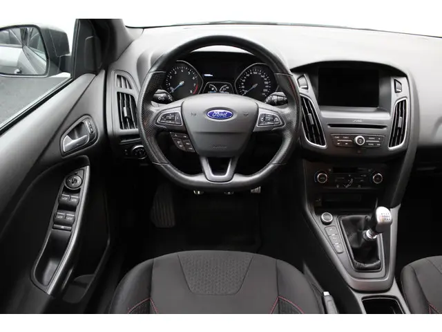 Ford Focus 1.0 ST-Line 2017 Benzine 2
