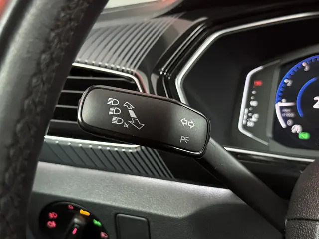 Volkswagen T-Cross 1.0 TSI R-Line 2021 Benzine 32