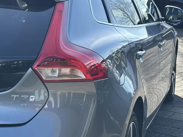 Volvo V40 1.5 T3 R-Design 2019 Benzine 9