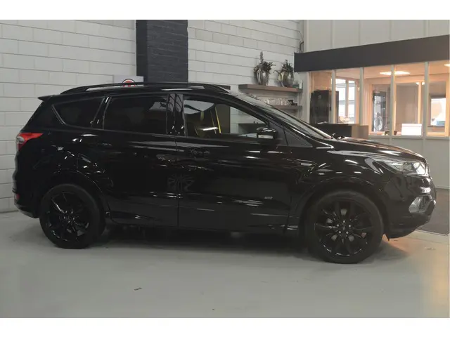 Ford Kuga 1.5 EcoBoost Vignale 2018 Benzine 3