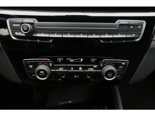 BMW X1 sDrive18i High Executive 2021 Benzine 44