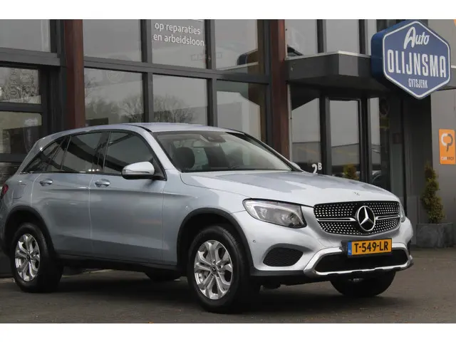 Mercedes-Benz GLC 250 4MATIC Business 2017 Benzine 36