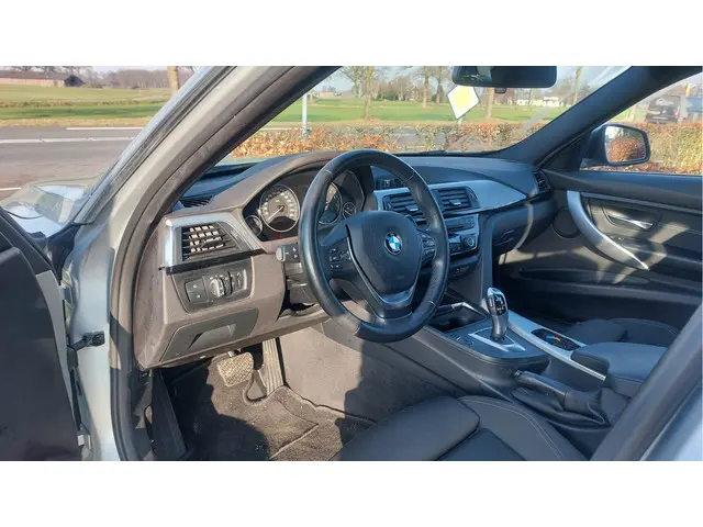 BMW 3 Serie Touring 318i Executive 2018 Benzine 3