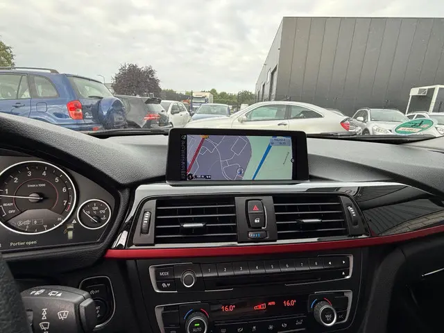 BMW 3 Serie Touring 316i Executive 2013 Benzine 14
