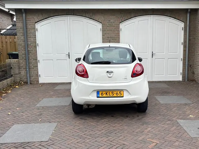 Ford Ka 1.2 Champions Edition start/stop 2013 Benzine 4