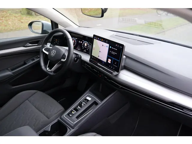 Volkswagen Golf 1.5 eTSI Life Edition 2024 Benzine 15