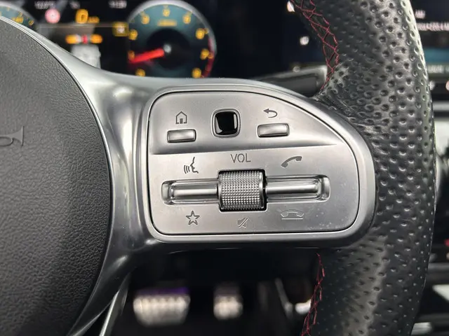 Mercedes-Benz A-Klasse 180 AMG Line 2020 Benzine 18