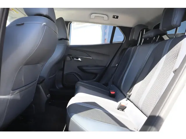 Peugeot 2008 1.2 130PK ALLURE PACK 2021 Benzine 8