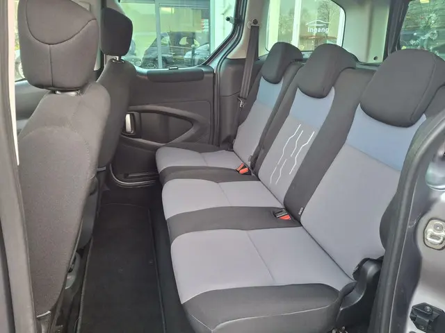 Peugeot Partner Tepee 1.2 PureTech Active 2016 Benzine 32