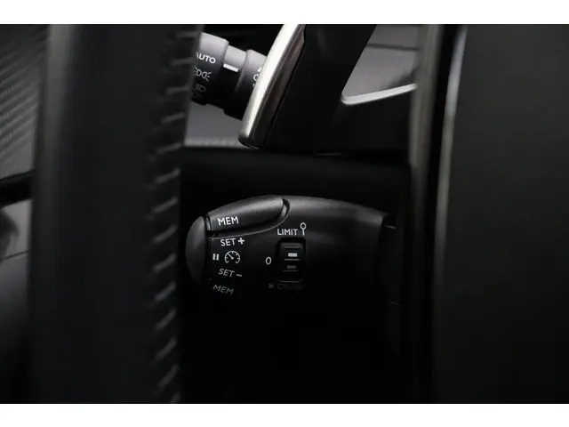 Peugeot 2008 1.2T 130pk Automaat Allure 2024 Benzine 21