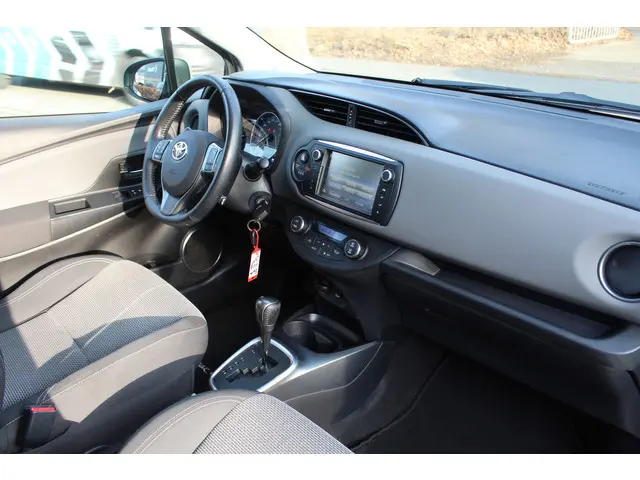 Toyota Yaris 1.5 Hybrid Aspiration 2015 Hybride Benzine 6