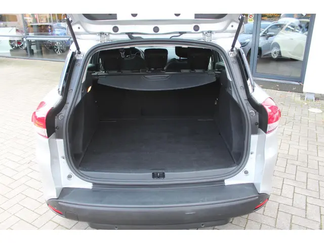 Renault Clio Estate 0.9 TCe Limited 2020 Benzine 25