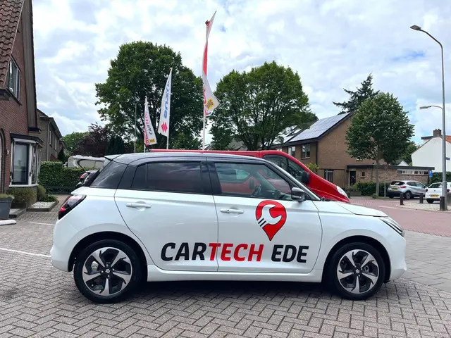 Suzuki Swift 1.2 Style Smart Hybrid DEMO 2025 Benzine 9