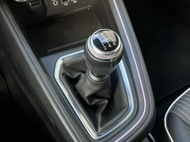 Renault Clio 1.0 TCe Intens 2020 Benzine 24