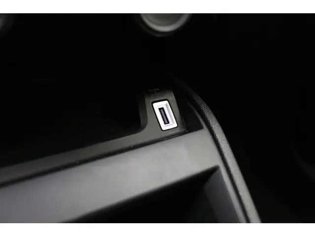 Citroën ë-C4 Feel 136pk 50 kWh 2023 Elektrisch 28