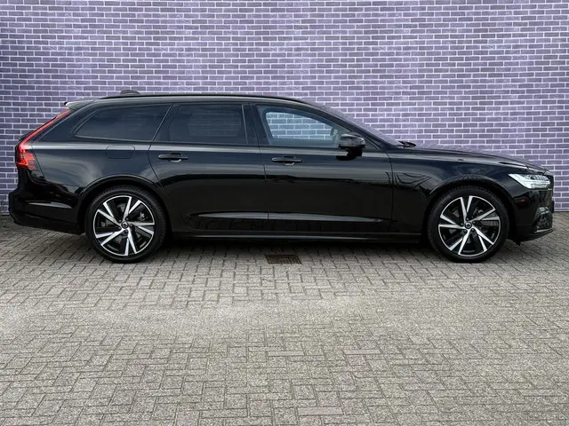 Volvo V90 B4 D Plus Dark 2023 Diesel 14