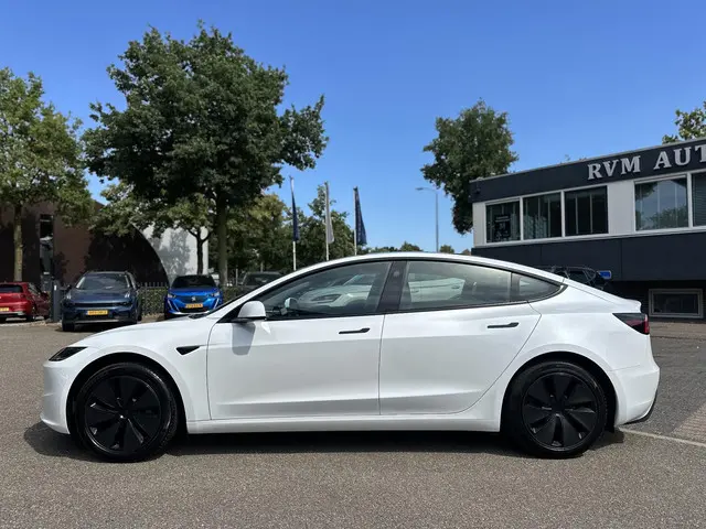 Tesla Model 3 RWD 60 kWh 2024 Elektrisch 2