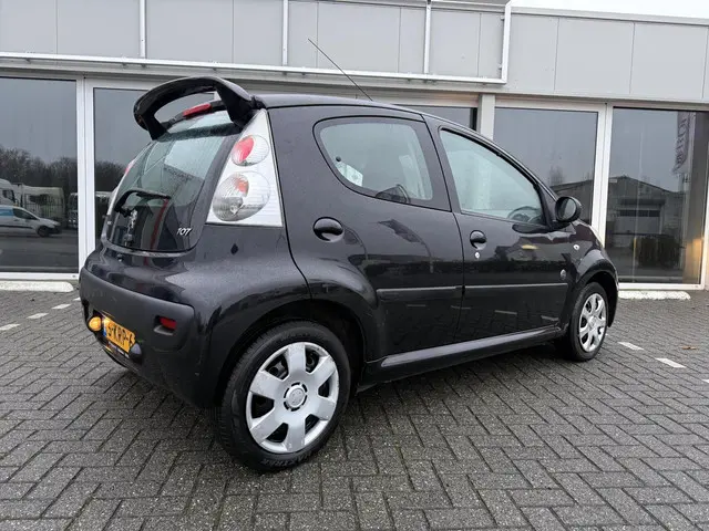 Peugeot 107 1.0 Sportium 2013 Benzine 10