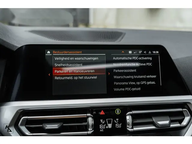 BMW 3 Serie 320i High Executive Edition 2020 Benzine 52