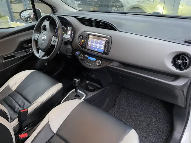 Toyota Yaris 1.5 Hybrid Dynamic 2019 Hybride Benzine 29