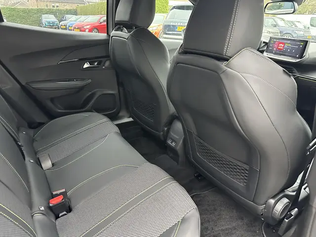 Peugeot 2008 1.2 Hybrid 145 PK GT 2025 Hybride Benzine 39