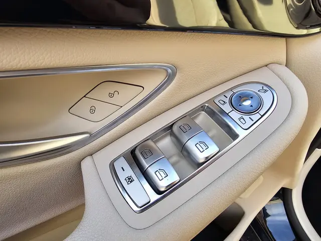 Mercedes-Benz GLC 250 4MATIC Prestige 2017 Benzine 40