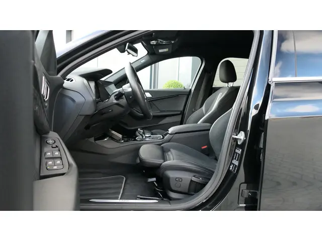 BMW 1 Serie 118i Executive Edition 2020 Benzine 17