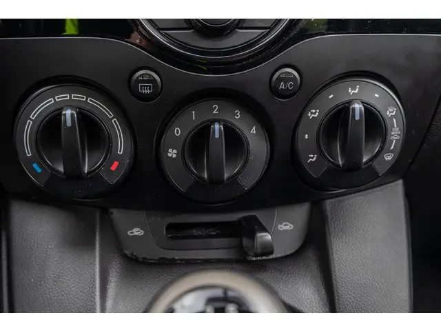 Mazda 2 1.3 Cool 2013 Benzine 8