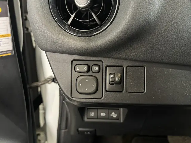 Toyota Yaris 1.5 Hybrid Bi-Tone 2018 Hybride Benzine 8