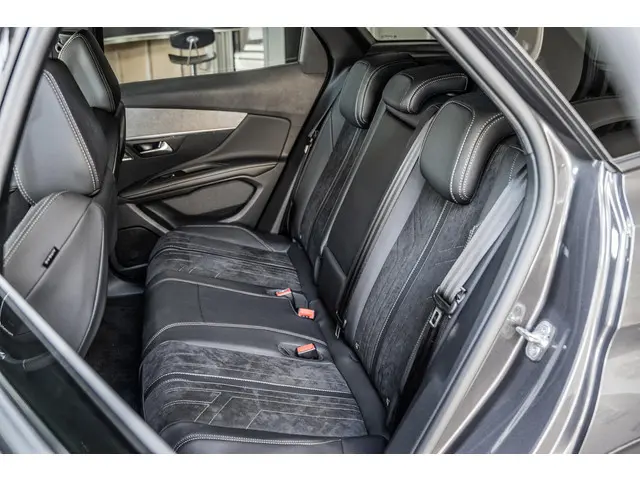 Peugeot 3008 1.6 HYbrid 225 GT 2023 Hybride Benzine 13