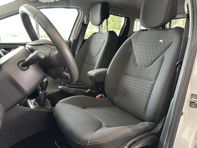 Renault Clio Estate 0.9 TCe Limited 2017 Benzine 7