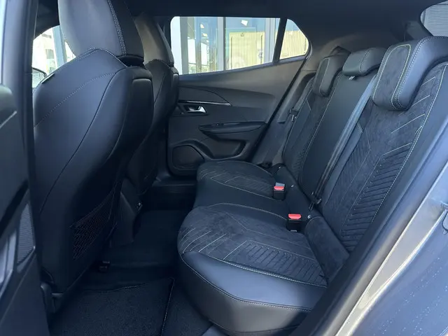 Peugeot 2008 1.2 Hybrid 145 GT 2026 Hybride Benzine 11