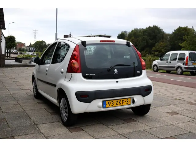 Peugeot 107 1.0-12V XR Carplay Navigatie 2012 Benzine 10