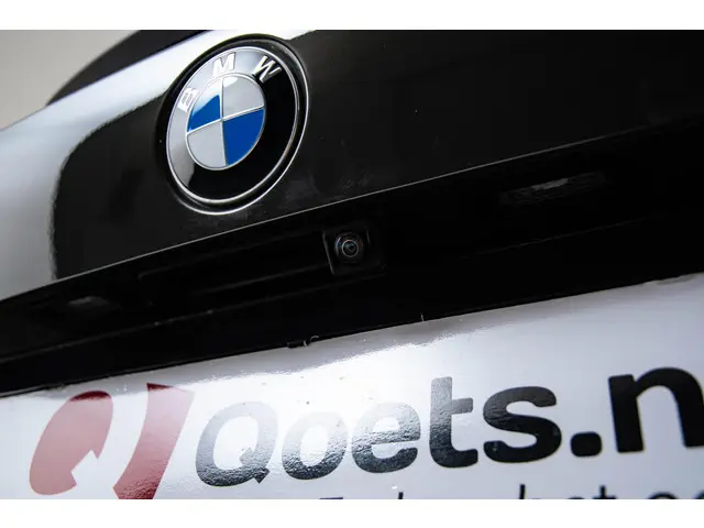 BMW 3 Serie Touring 330i Executive Edition 2020 Benzine 51