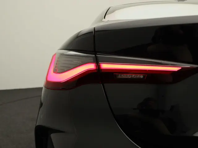 BMW 4 Serie Coupé 420i 2024 Benzine 9