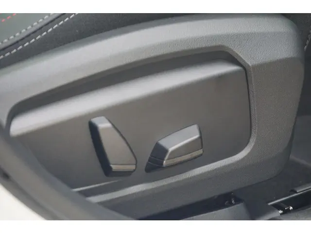 MINI 5-Deurs Cooper 2025 Benzine 8