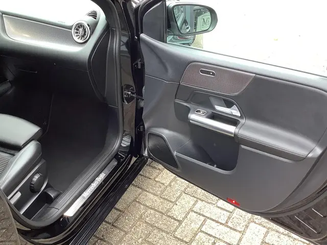 Mercedes-Benz B-Klasse 180 Premium 2020 Benzine 17