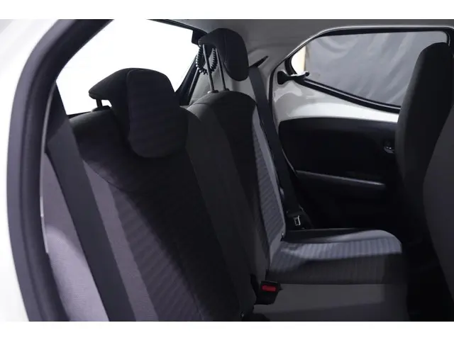 Toyota Aygo 1.0 VVT-i x-play 2020 Benzine 27