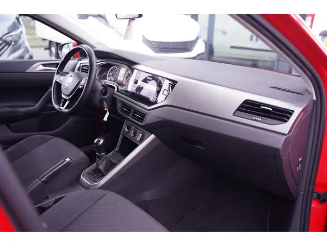 Volkswagen Polo 1.0 TSI Polo Comfortline 2019 Benzine 28