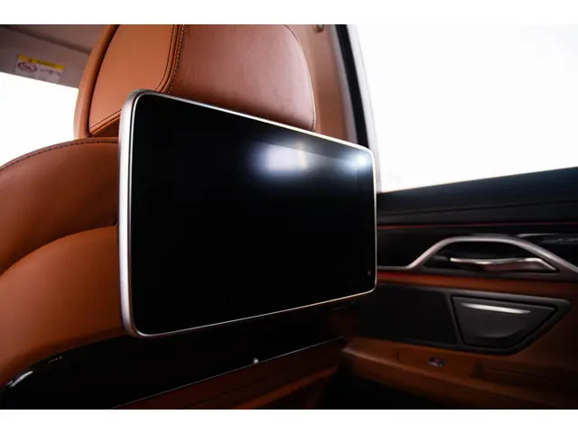 BMW 7 Serie 750i xDrive High Executive 2018 Benzine 30