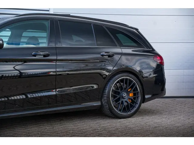 Mercedes-Benz C-Klasse Estate AMG 63 S 2015 Benzine 34