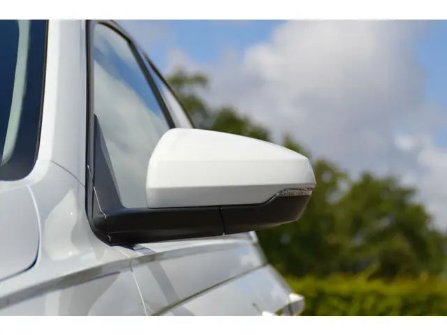 Volkswagen Polo 1.0 TSI Highline Business R 2021 Benzine 26