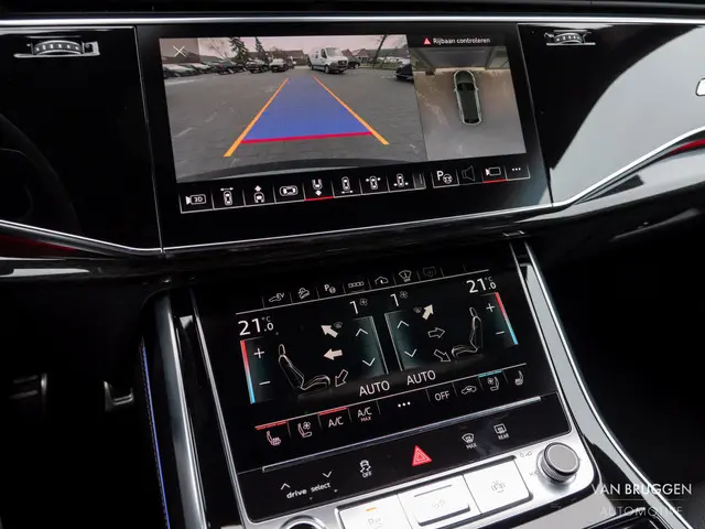 Audi Q8 55 TFSI e quattro S-Line 2021 Hybride Benzine 24