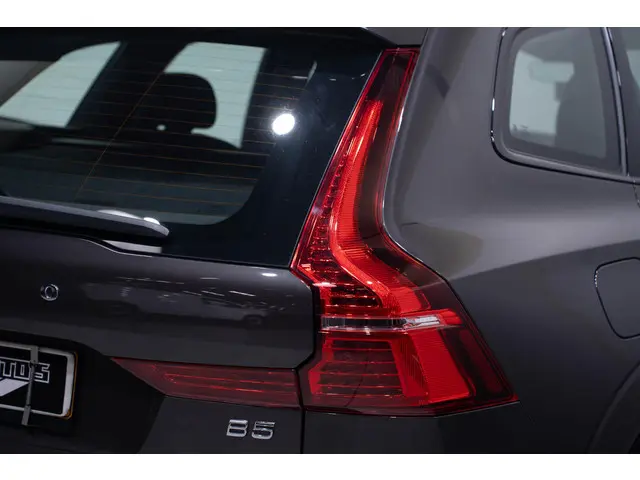 Volvo XC60 B5 Plus Dark 2023 Benzine 16